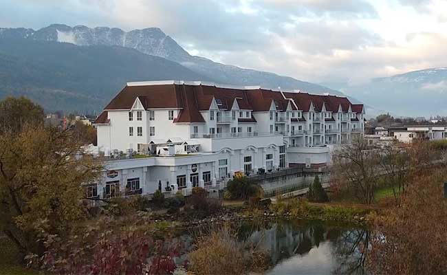 Charter Flights To Salmon Arm